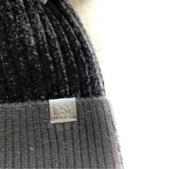 [🌟 PRICE FIRM]  Black Chenille Pom Pom Faux Fur Knit Beanie Hat - Picture 3 of 3
